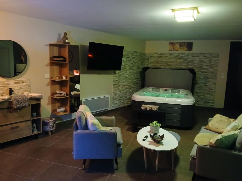 a living room with a couch and a bed at Le pont des rêves in Pont-sur-Sambre