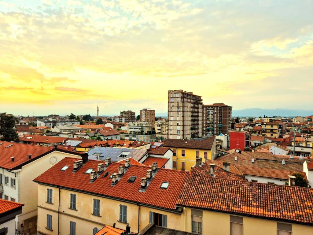 a view of a city with roofs and buildings at Cà Letizia - ApArt Seregno centralissimo in Seregno