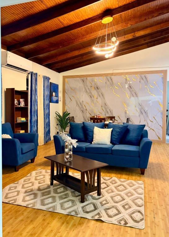 3-Bedroom Home Access to EMR & Priority Bus Route