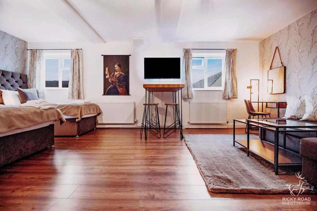 Ricky Road Guest House - 