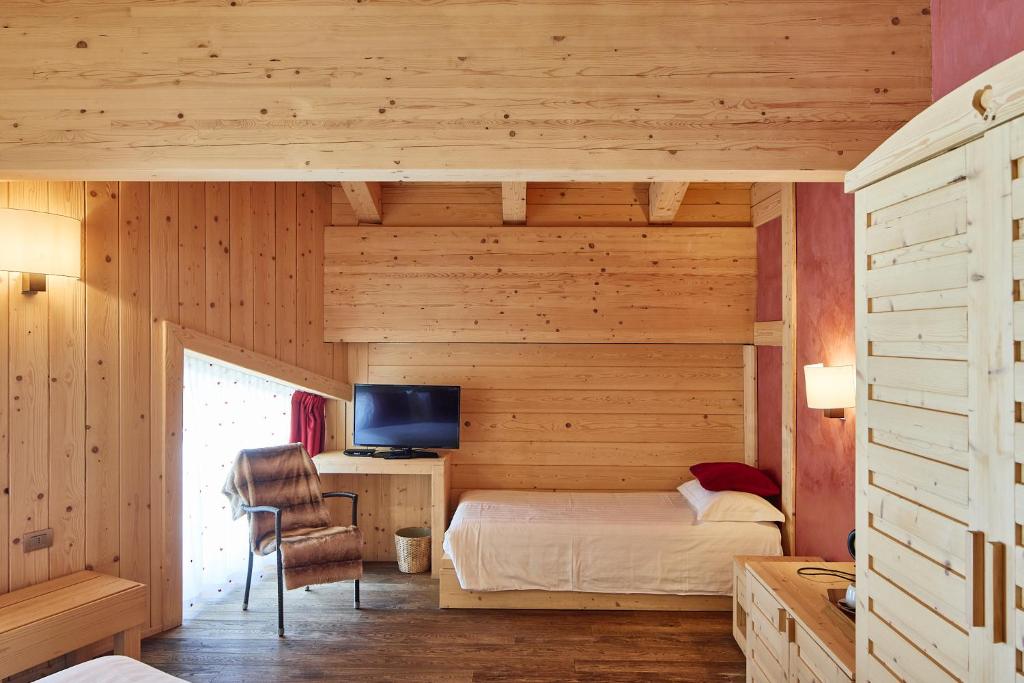 Chalet Morel 1586 Hotel & Spa - Deluxe Triple Room