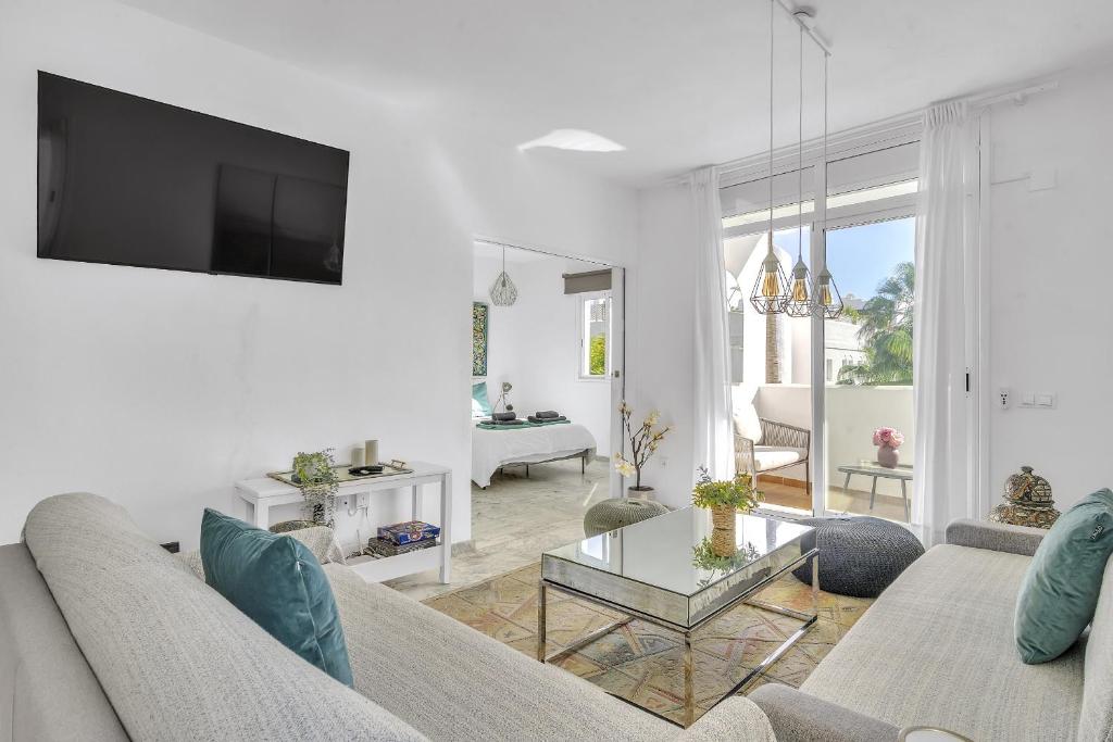 Marbella Real Golden Mile - 4 Bedroom Apartment by Finest Rentals