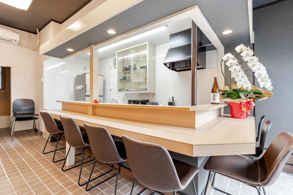 居酒屋バーを貸切,広いキッチン,79m2,浅草エリア,駅10分以内,戸建全て貸切,10名可,羽田空港直通