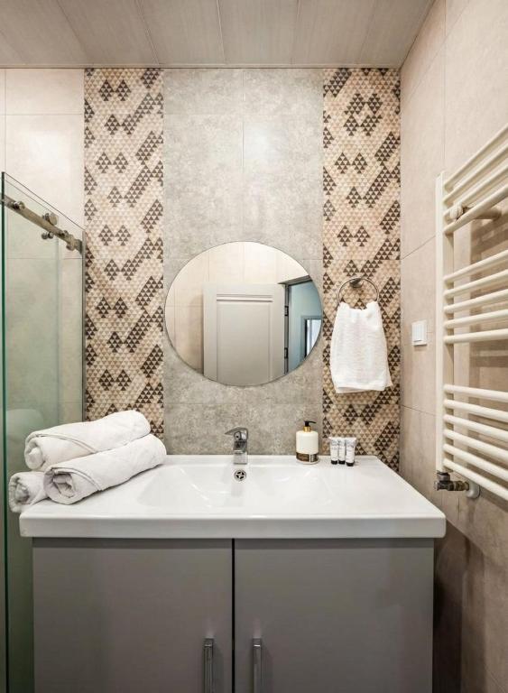 لابی و فضای عمومی Super Central Apartments! New Building! Mashtots 33-1, Main Street! - تصویر ۵