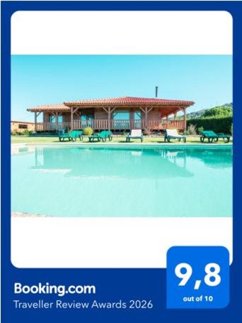 a screenshot of a website with a house in the background at Casa da Moda - Turismo de Campo in Vieira do Minho