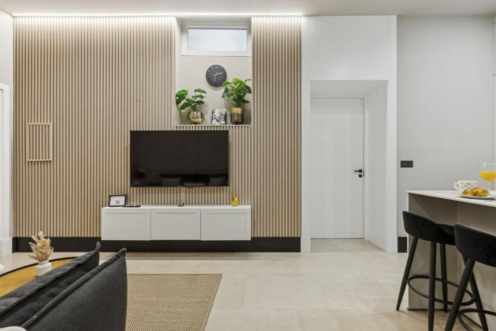 Elegant 2BR Apartment in Conde Duque