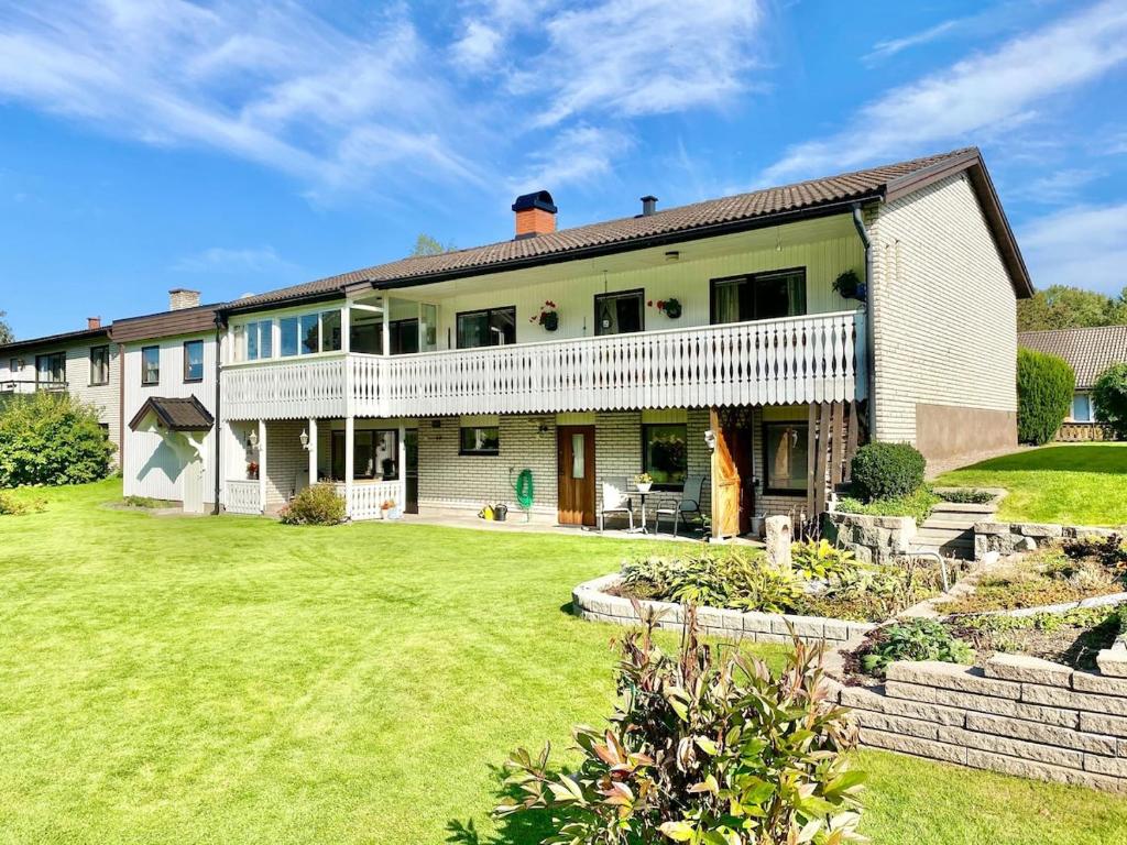 Ferienhaus mit Sauna nah am Badesee und Sportplatz