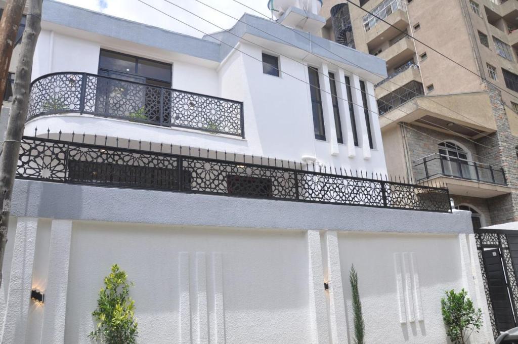 New luxary villa , monthly