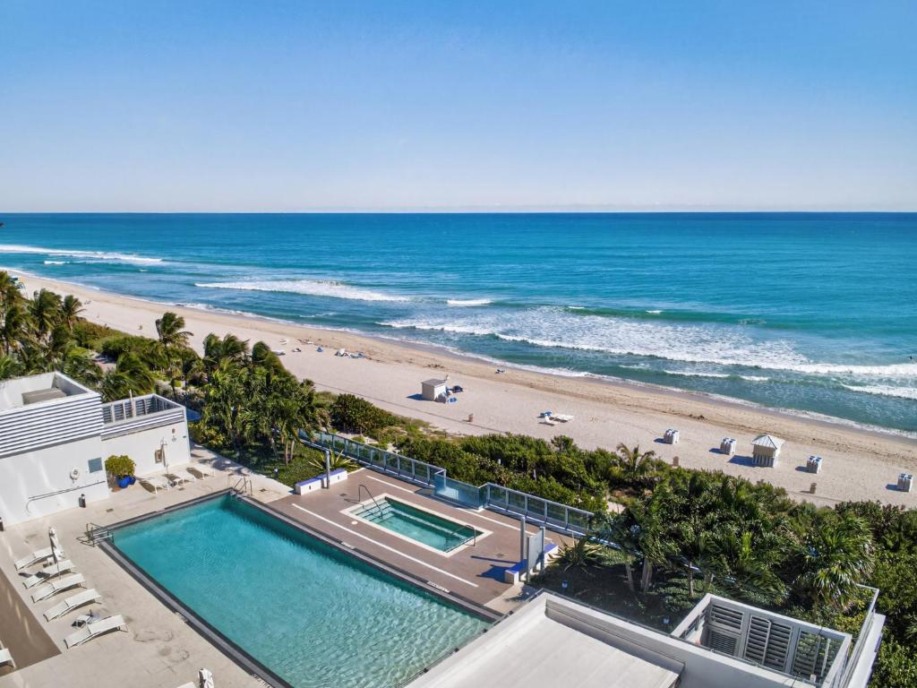 an aerial view of a beach and a swimming pool at MonteCarlo Miami Beach in Miami Beach
