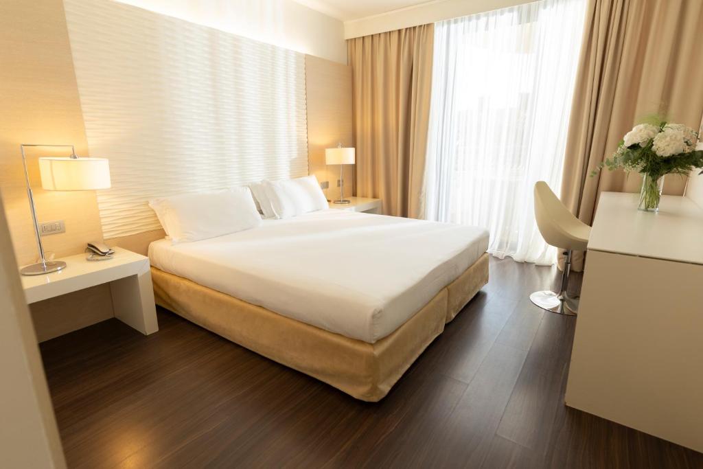 Laguna Palace Hotel Grado - Standard Double Room With Side Sea View
