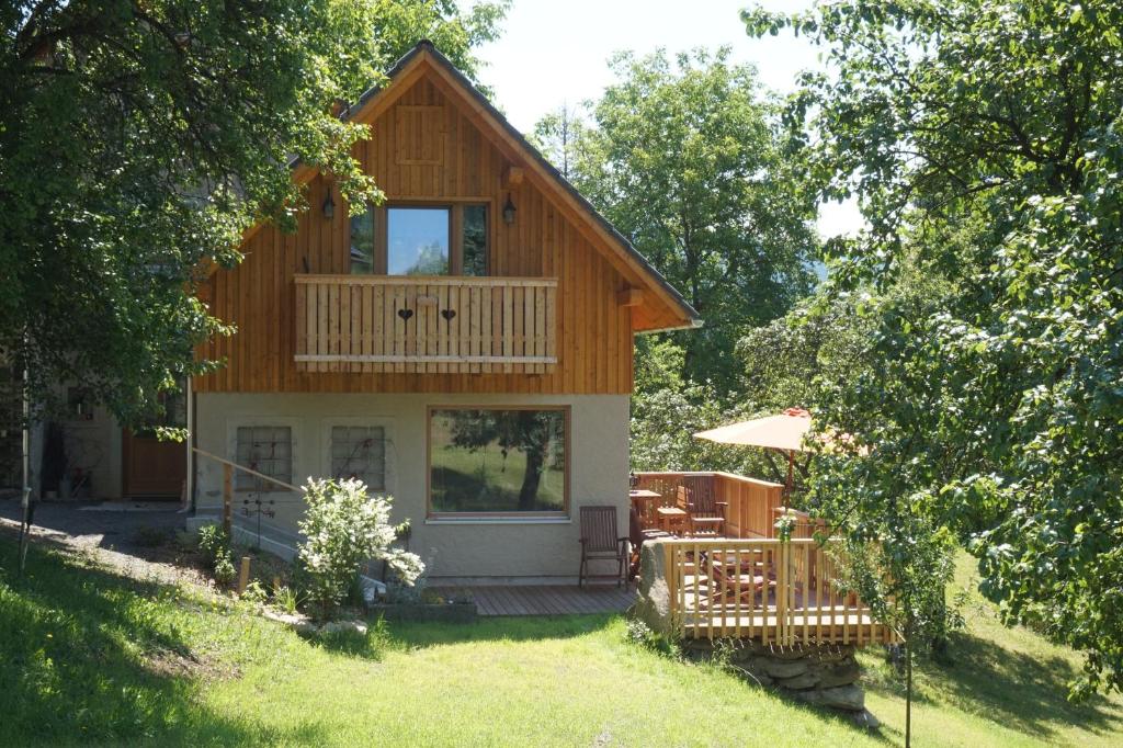 a wooden house with a porch and a balcony at Biohof Prannleithen - Knusperhaus in Yspertal