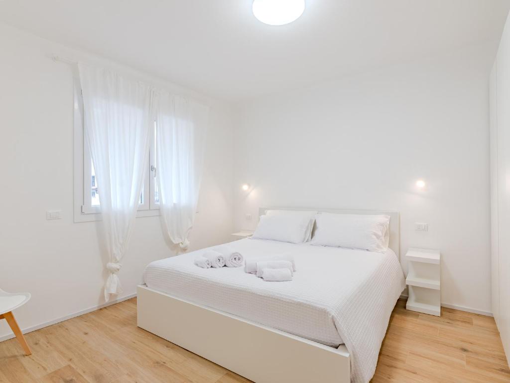 Postelja oz. postelje v sobi nastanitve GINO SUITES - Bilocali Luxury - Appartamenti vicini a Rho Fiera e Milano