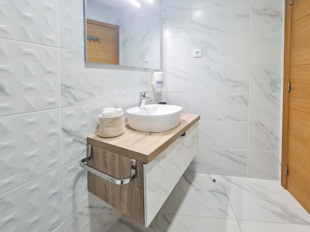 Casa d'Henrique Retreat Pool and Spa - 5