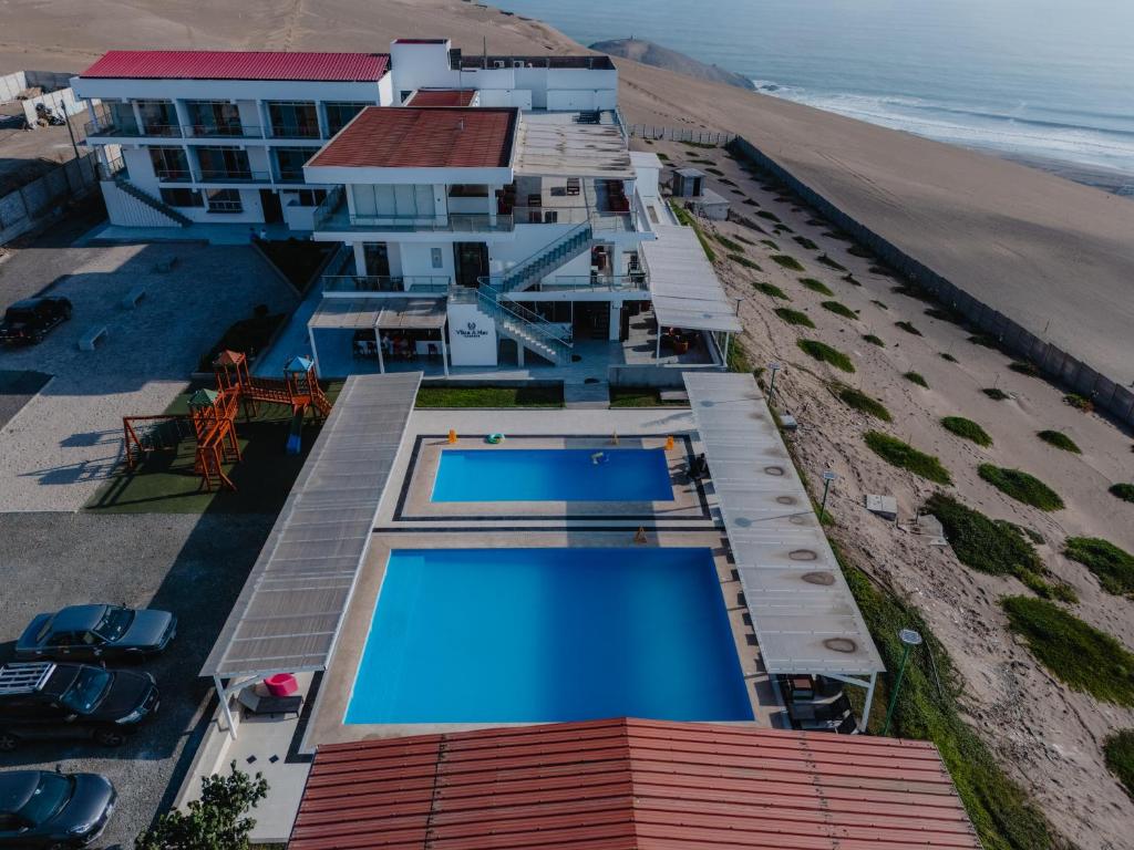 an aerial view of a hotel and the beach at Vista a Mar in Huaral