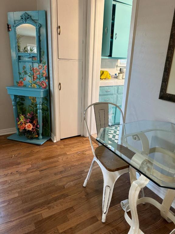 a glass table and chairs in a kitchen with a fish tank at Three Queens Entire House 3 Beds in Amarillo
