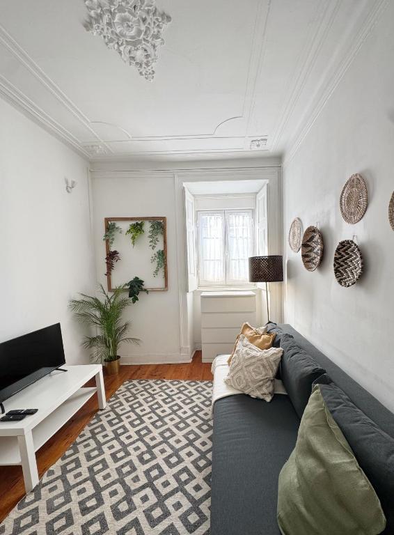 Charming Lisbon Apartment in Graça II