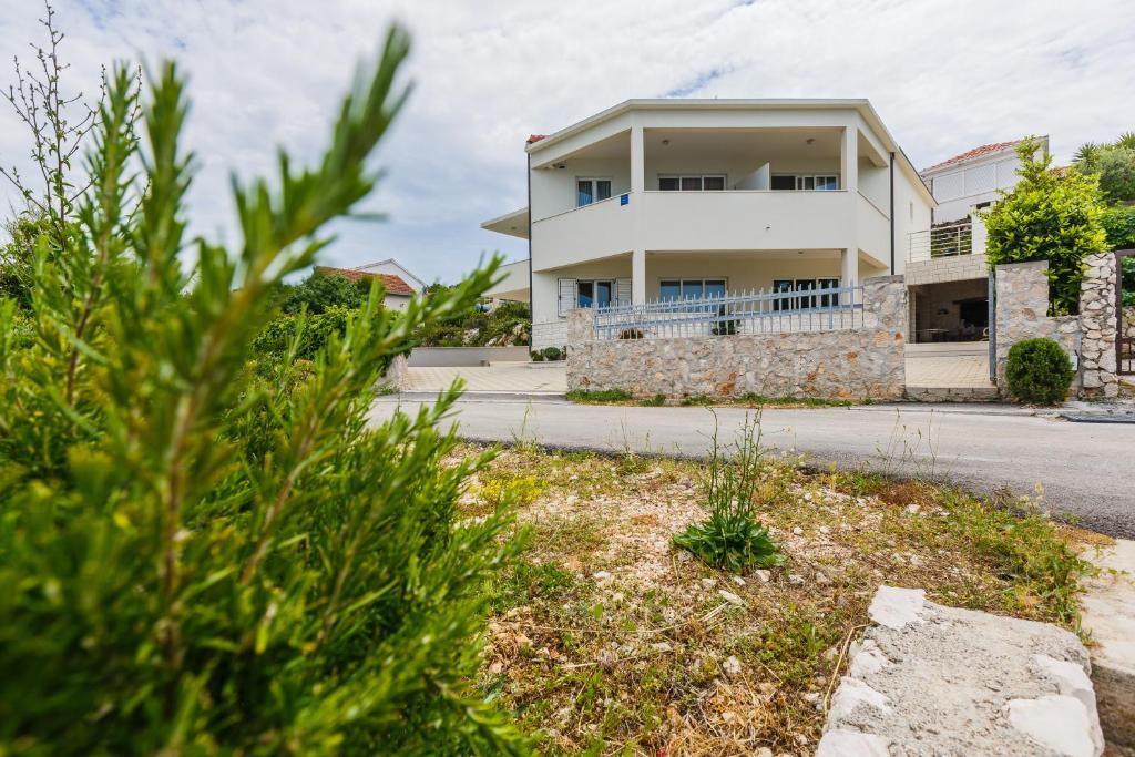 Budova, v ktorej sa apartmán nachádza