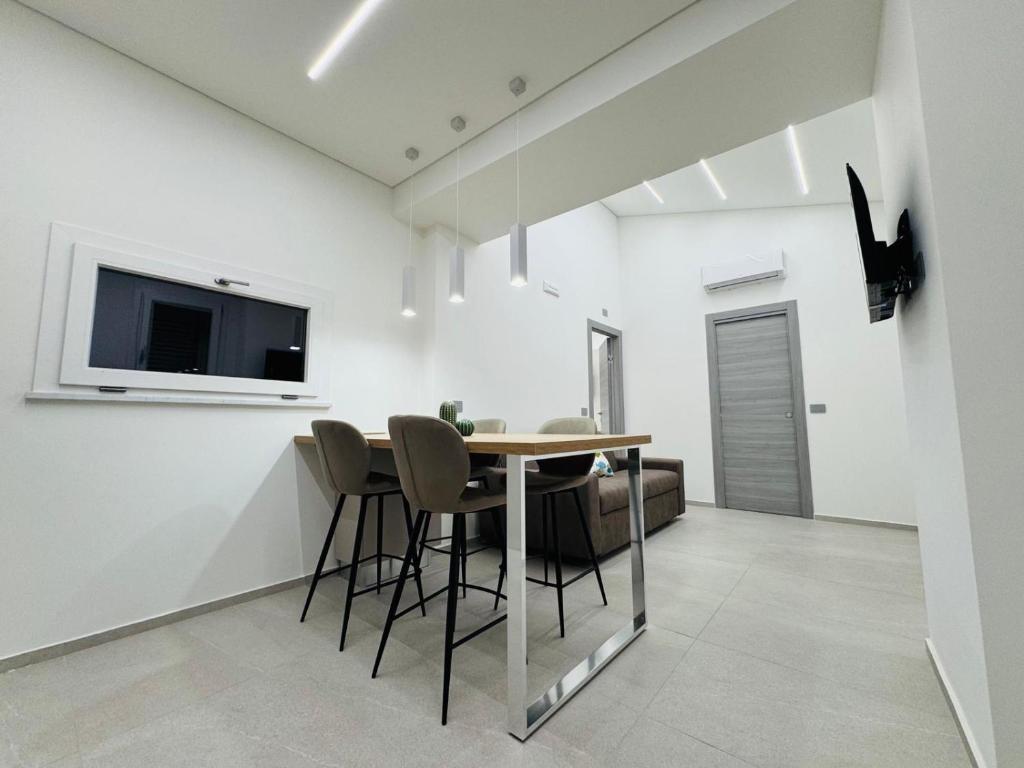 a dining room with a table and chairs at Ponente Amato Home in Gaggi