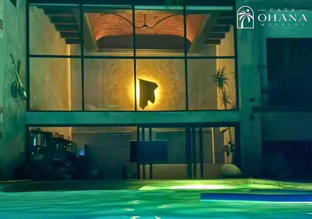 a view of a house with a swimming pool at Casa Ohana Morelos in Tlayacapan