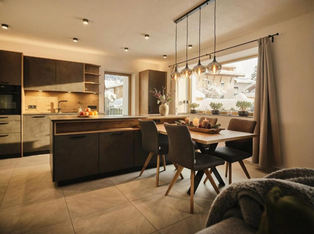 a kitchen and dining room with a table and chairs at Lodge am Wetterstein in Ehrwald