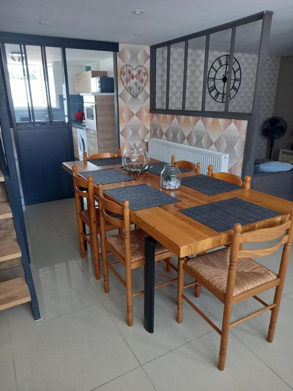a dining room table and chairs in a kitchen at Maison agréable à Oléron in Dolus-d'Oléron