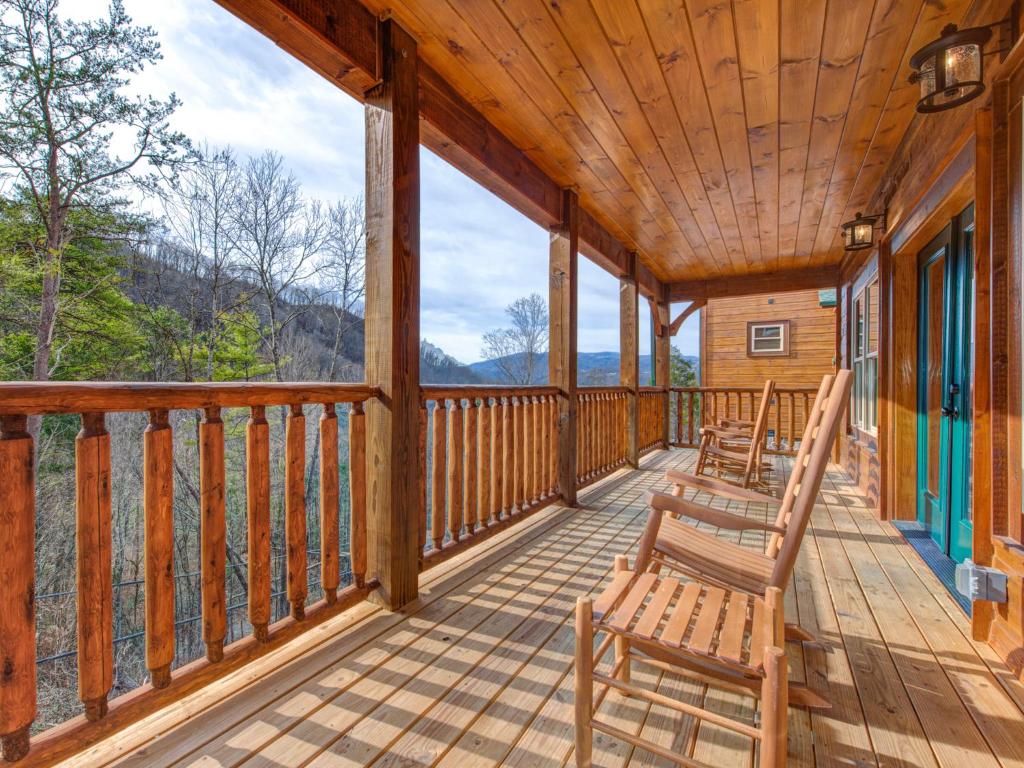 Gatlinburg Escape, 5 Bedrooms, Hot Tub, Arcade, Game Room, Sleeps 16 - Housity