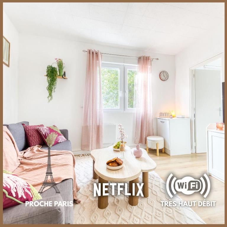 a living room with a couch and a table at Le Cocoon d'Alfortville - Aux portes de Paris in Alfortville
