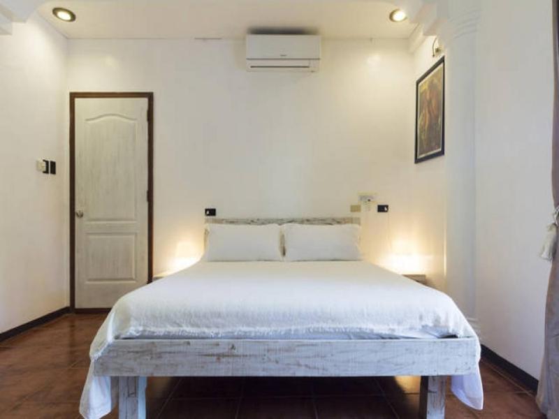 Postel nebo postele na pokoji v ubytování Lanterna Hotel Boracay