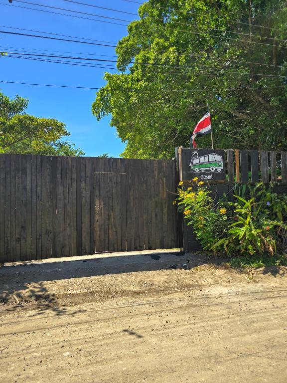 a fence with a flag on top of it at Hospedaje Combi dream bird in Guanacaste