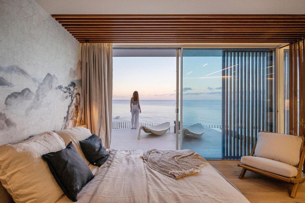 Aurora Residence III - Ultra Luxury Ocean Cliff Edge Retreat