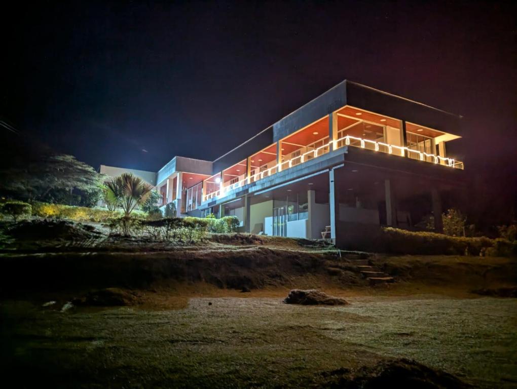 a building with lights on it at night at Hotel Campestre El Alcazar in Moniquirá