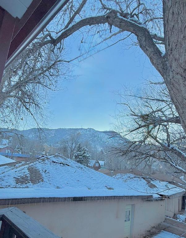 Pikes Peak Inn photo