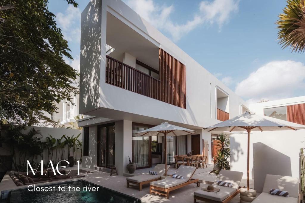 a villa with a direct view of the villa at MAE Villas Canggu in Canggu