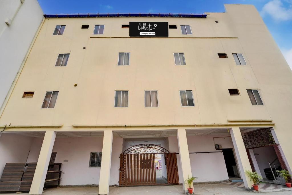 a large white building with a sign on it at Super Collection O Patna Airport Formerly Hotel Shahi Mahal in Dānāpur