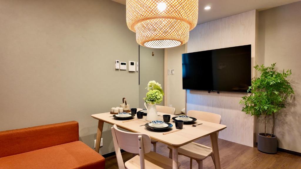 JIA Kakoku Osaka 嘉国 Brand-New 3-Story Japanese-Style Holiday Villa Terrace 4 Bedrooms Sleeps Up to 8 Guests Direct to Kansai Airport
