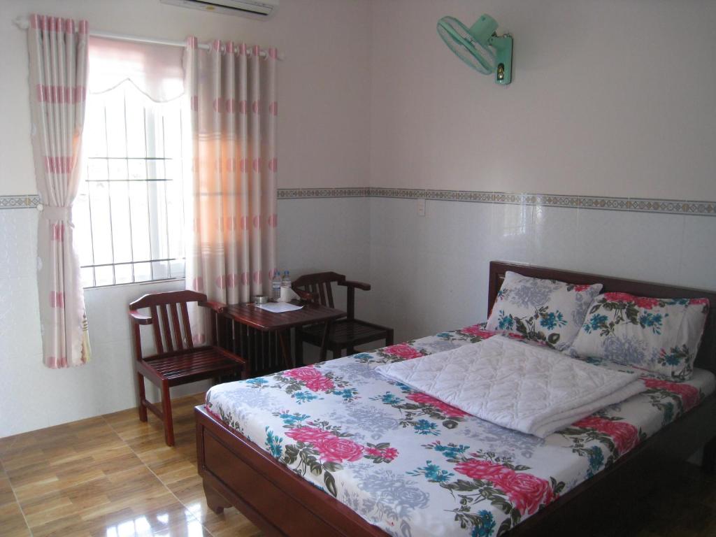Postel nebo postele na pokoji v ubytování Hoa Sua Motel