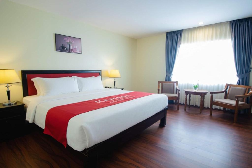 Ramada by Wyndham Phnom Penh Central - Camera Deluxe King
