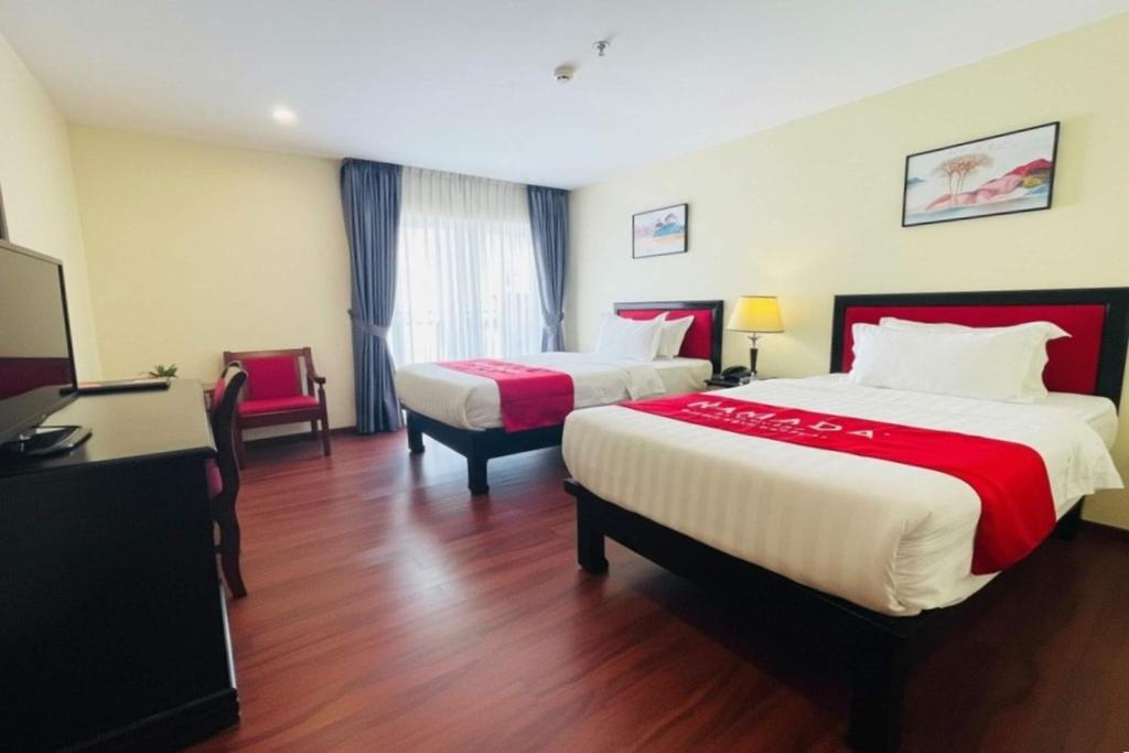 Ramada by Wyndham Phnom Penh Central - Camera Deluxe Doppia Con Balcone