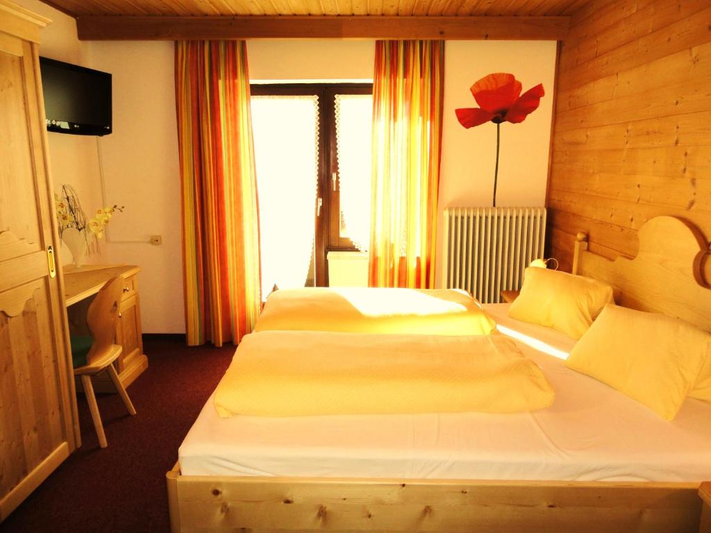 Posteľ alebo postele v izbe v ubytovaní Alpenhof Schwaiger - Hotel Garni
