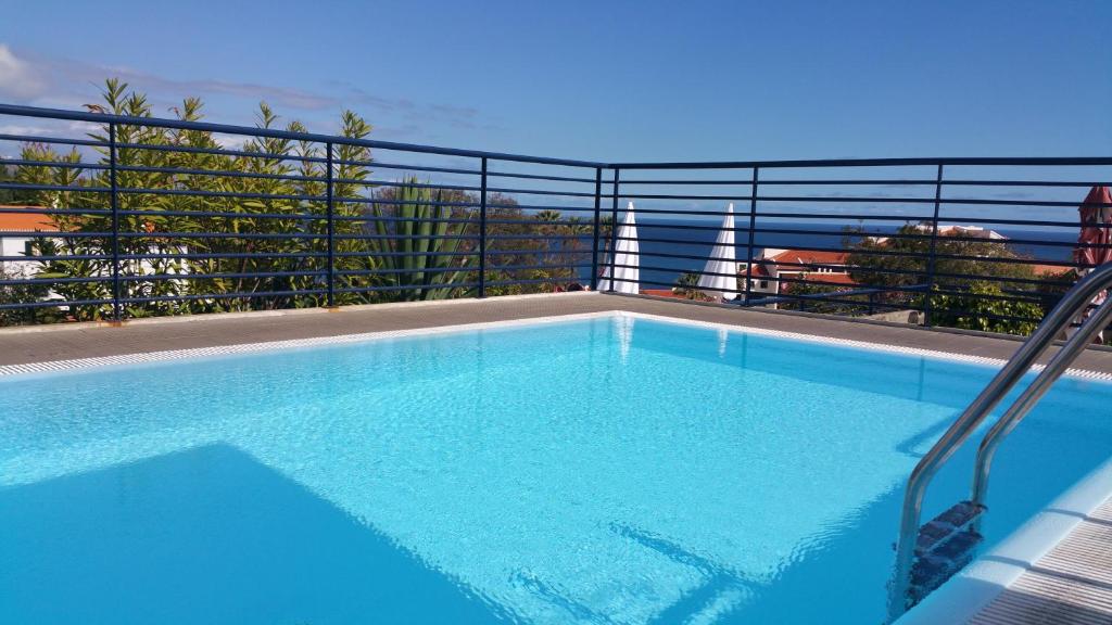 Bazén v ubytování Terrace Mar Suite Hotel nebo v jeho okolí