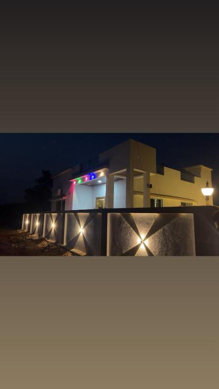 a building with lights on it at night at Kiyanshi Farm in Murbād