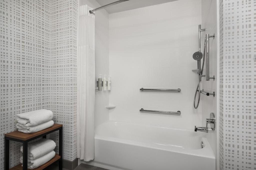 Sustainability certification Hampton Inn Leesburg Tavares - Chambre King - Accès Mobilité / Non-Fumeurs