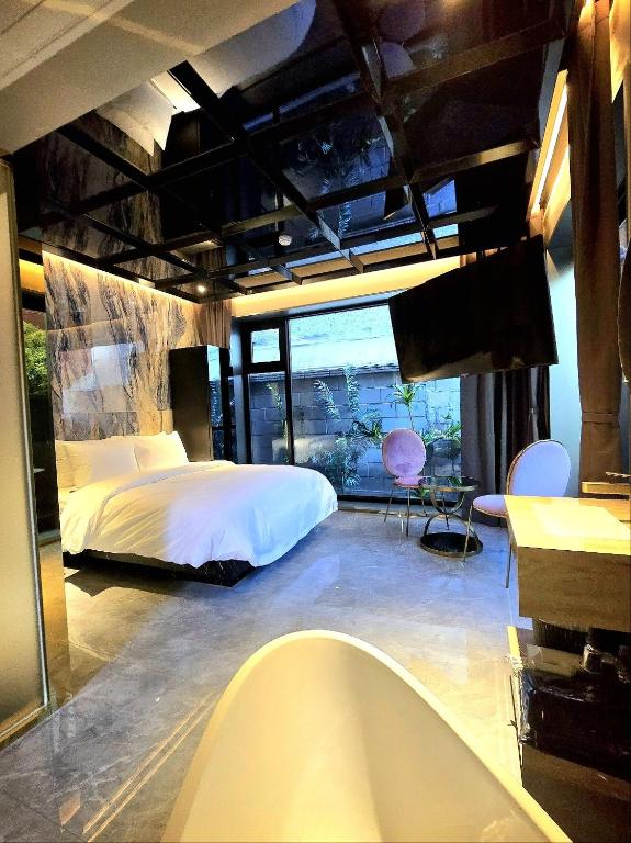 a bedroom with a large bed and a bath tub at 델루나호텔 부평점 in Incheon