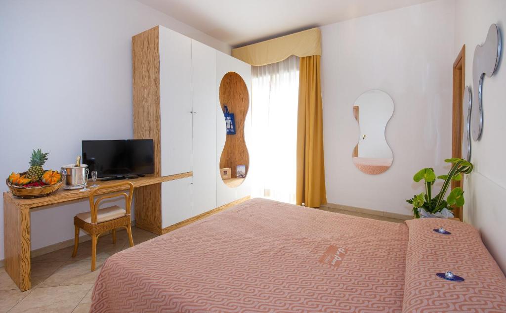TV a/nebo společenská místnost v ubytování Joli Park Hotel - Caroli Hotels