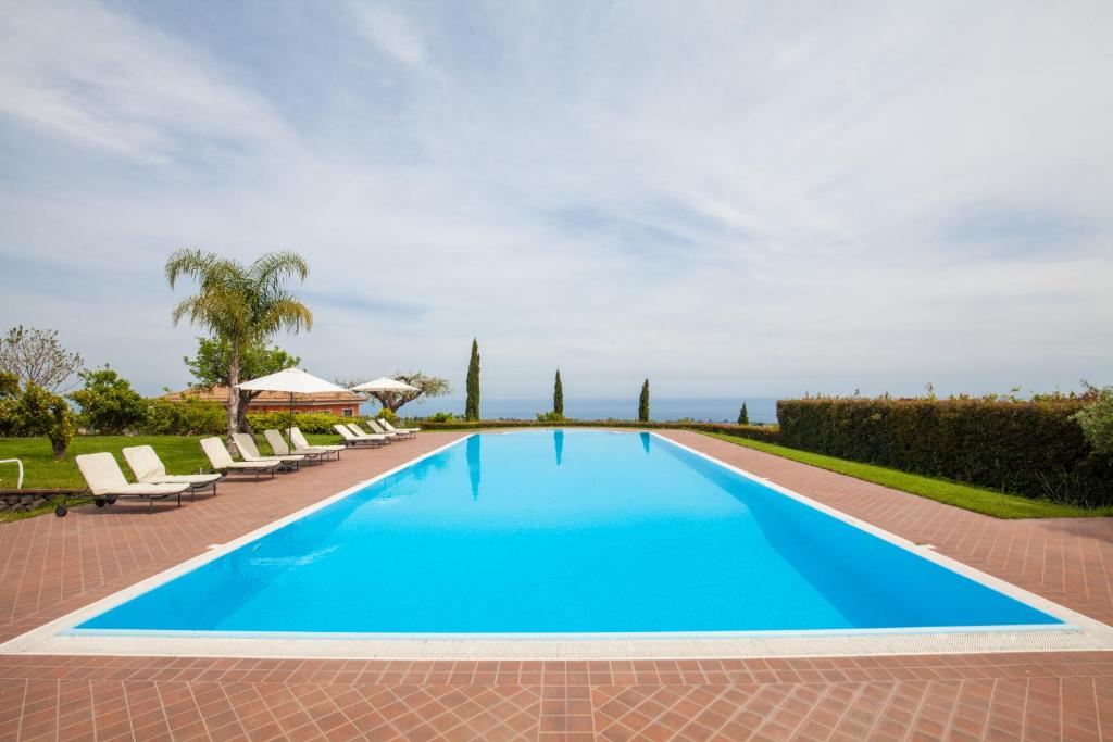 The swimming pool at or close to Villa EtnAmare