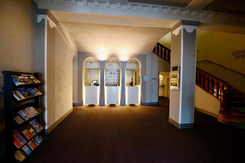 Knihovna v apartmánu