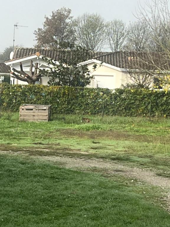 a yard with a fence and a house at Chambre in Saint-Pierre-dʼAurillac