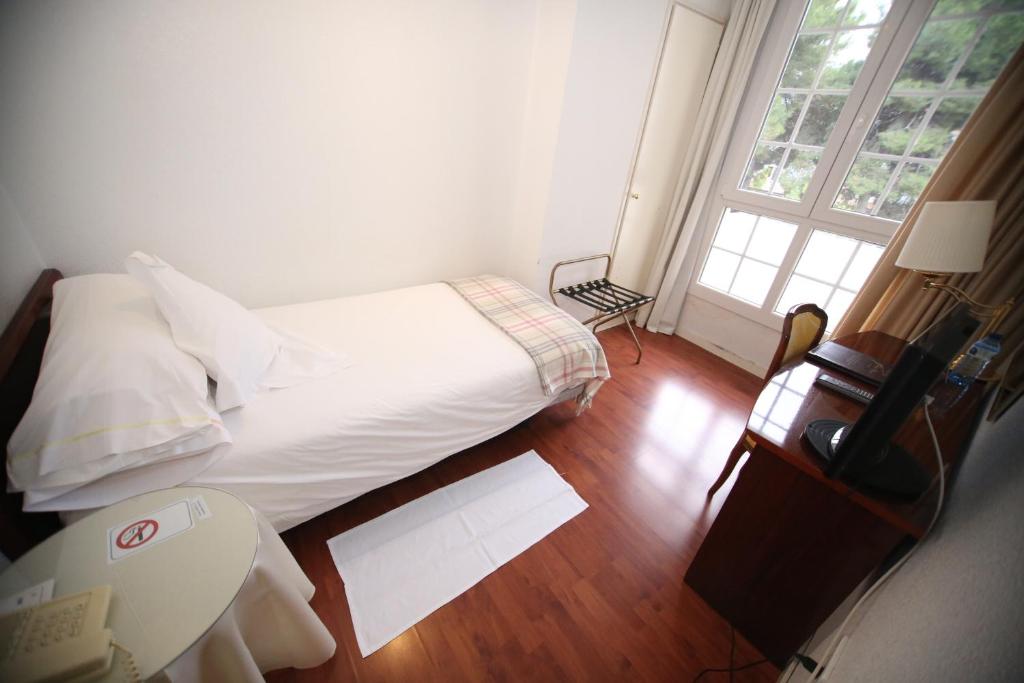 Postel nebo postele na pokoji v ubytování Hotel Pintor Marsà