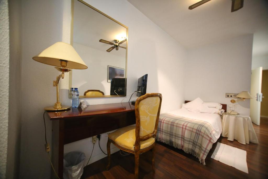 Postel nebo postele na pokoji v ubytování Hotel Pintor Marsà