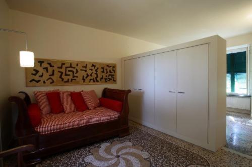 a living room with a couch and a white cabinet at Villa Rosmarino in Camogli